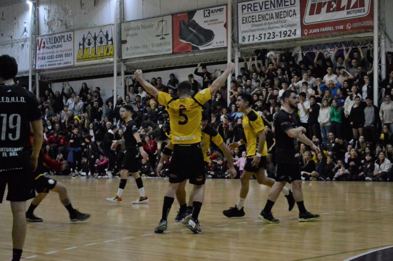 El handball metropolitano se reanudó con el clásico alemán