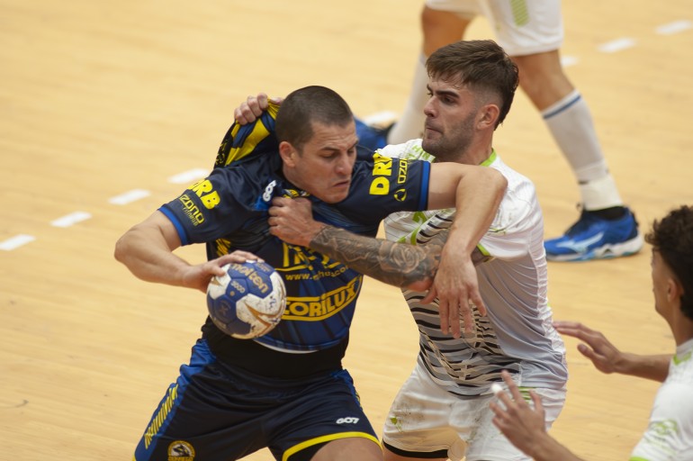 Empate y victoria para los equipos de Fe.Me.Bal. en Santiago
