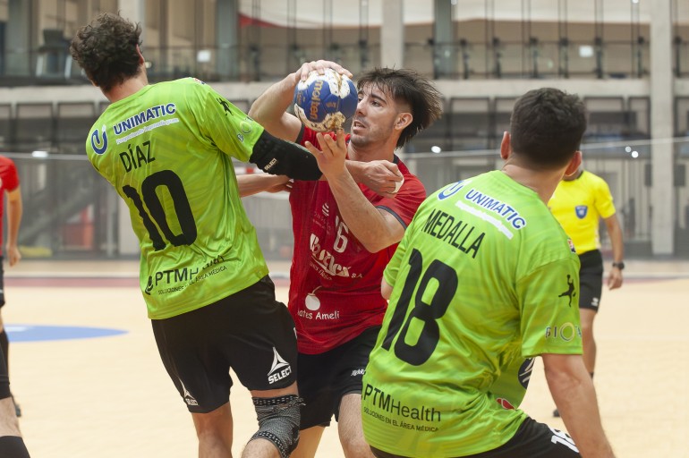 Empate y victoria para los equipos de Fe.Me.Bal. en Santiago
